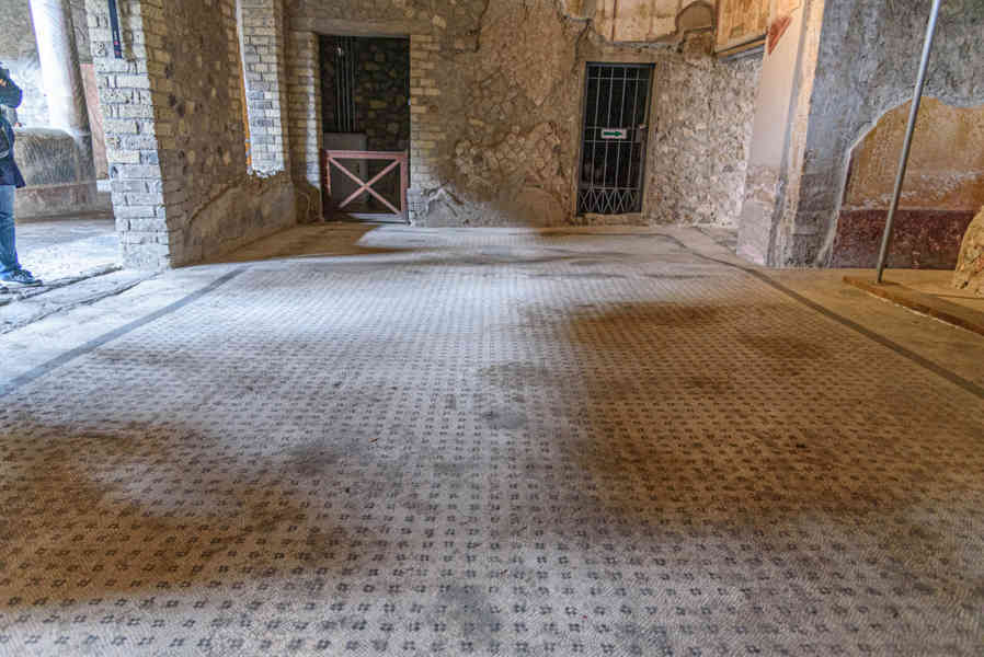 293 - Italia - Torre Annunziata - Villa Oplontis o Villa Poppea - Larario.jpg